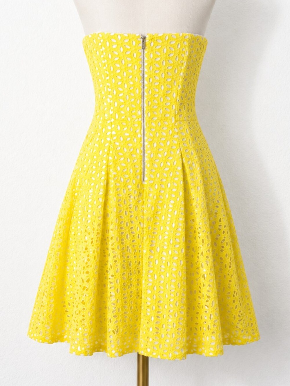 Lilly Pulitzer Blossom Strapless Eyelet Dress Pineapple Juice Yellow Size 0 - Picture 2 of 10